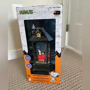 BRAND NEW Peanuts Snoopy Halloween Spooky Lantern with Lights & Music